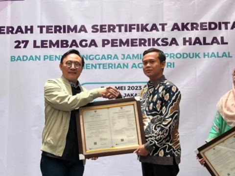 【インドネシア】BPJPH、通常のスキームでハラール認証を加速するために27のLPHに認定証明書を引き渡しました